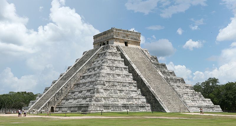 Virgo and Aquarius - Pyramid of Kukulcán in Chichén Itzá photo: Daniel Schwen license: GNU/FDL