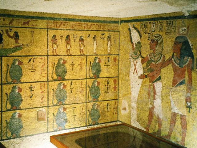 Tutankhamun`s burial chamber photo: Hajor license: GNU/FDL