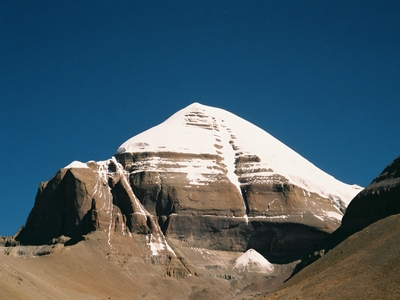 Kailasha from the South - the whole peak area is located in Cancer and on the cardinal divide between Sagittarius and Capricorn photo: Ernest Muldashev, GNU/FDL