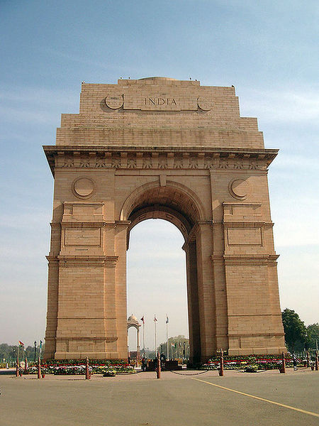 India Gate in  Sagittarius and Cancer  author: Tony Young, license: ccbysa2.0