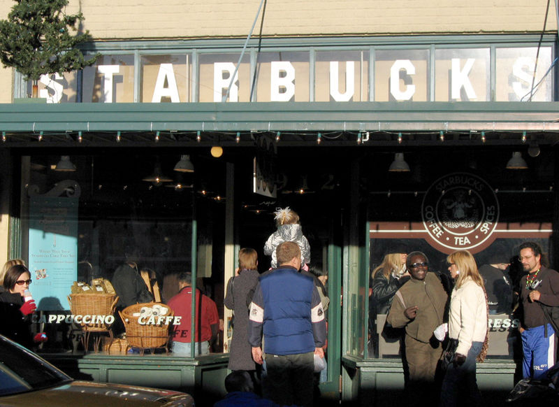 Starbucks Store at 1912 Pike Place Market. Seattle photo: Postdlf from w, ccbysa3.0