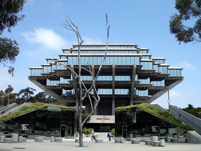 Geisel Library UCDS, San Diego located in Cancer with Leo photo: Flickr, ccbysa2.0