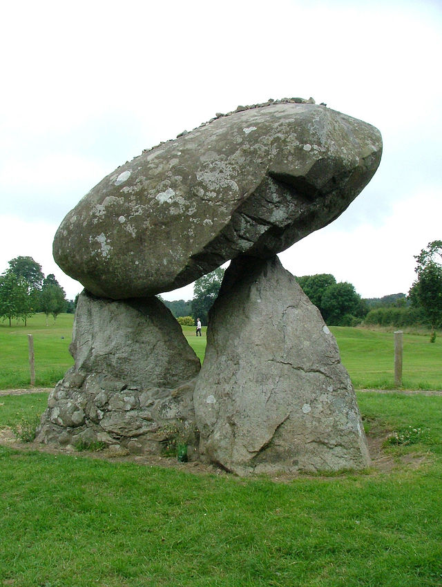 Proleek Dolmen in Aquarius with Pisces (Portal Tomb), Cooley Peninsula, Ireland Photo: Sophie Robson License: ccbysa2.0