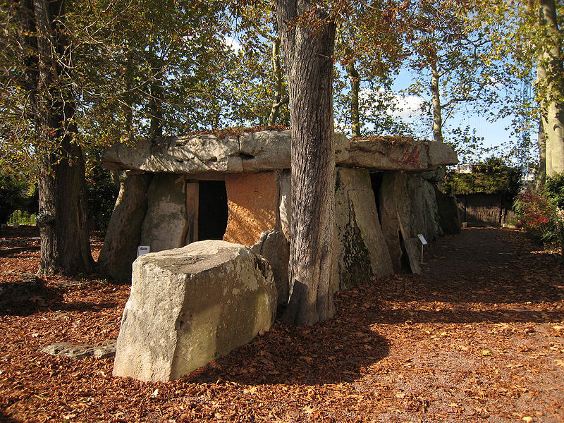 Both coordinates exactly in the same position the midpoint of the Great Dolmen of Bagneux has both coordinates on the divide between Libra and Scorpio. near Saumur Photo: Manfred Heyde License: GNU/FDL