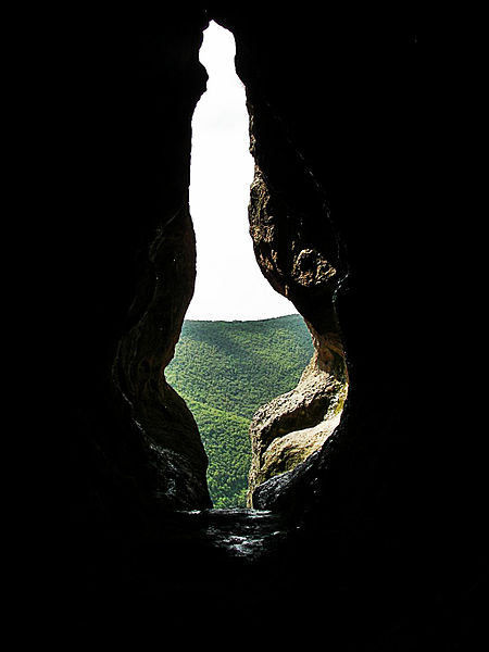 Utroba (Womb) Cave in Cancer with Scorpio photo: Filipov Ivo license: ccbysa4.0