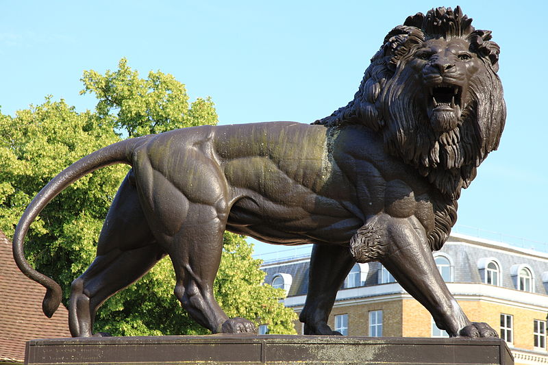 Maiwand Lion located in the combination of two female signs earth sign Taurus sign of grounding and indicator for the lion`s prey together with emotional water sdign cancer sign of motherhood. photo: QuentinUK, ccbysa3.0