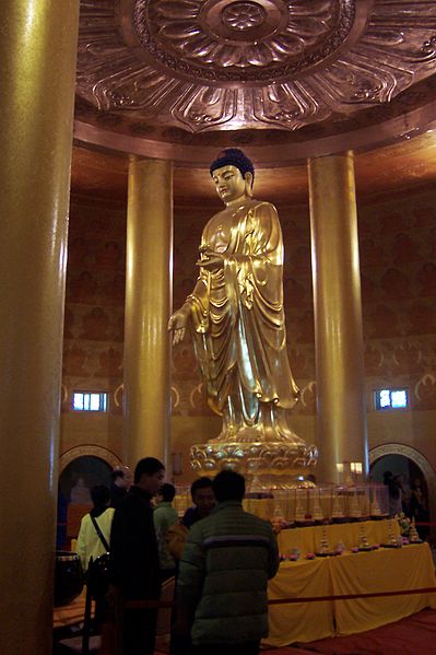  Buddha statue inside giant golden Puxian statue on Emei Shan summit   photo:Truthven, ccbysa3.0