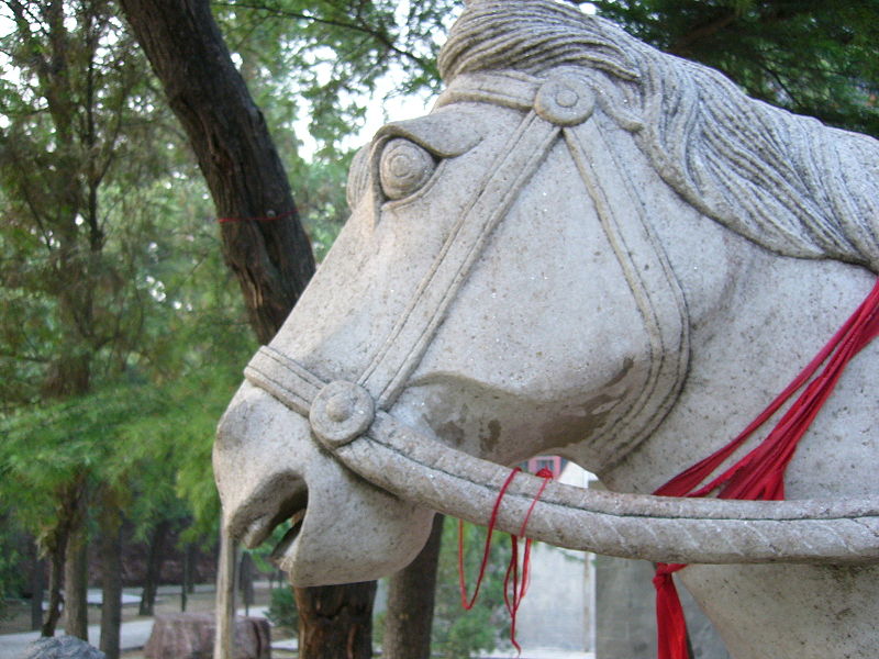 White Horse statue at the entrance of the White Horse Temple in Luoyang inPhoto: Joshua W ccbysa2.0