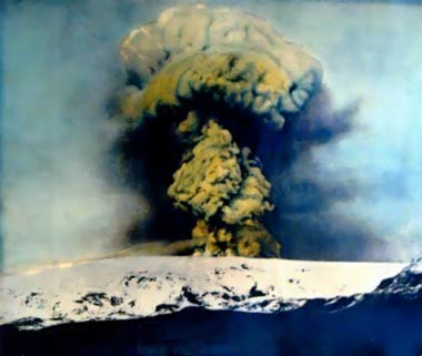Katla volcano erupting through Mýrdalsjökull ice cap in 1918
