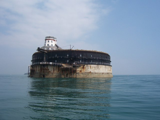No Man`s Fort, Converted Sea Fortress in England is now a Boutique Hotel located in Pisces with Capricorn photo: Colin Babb, ccbysa2.0