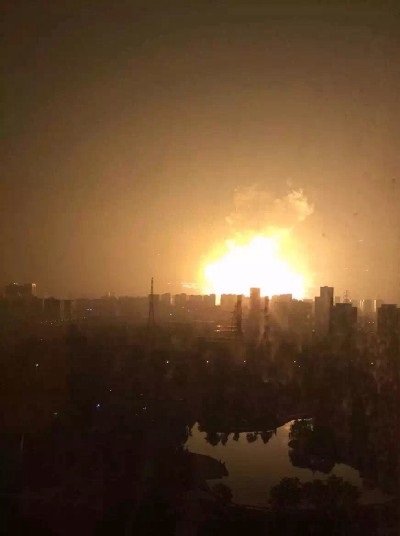 Tinajin explosions on 12 August 2015 photo: Eristic-霖璟, ccbysa3.0
