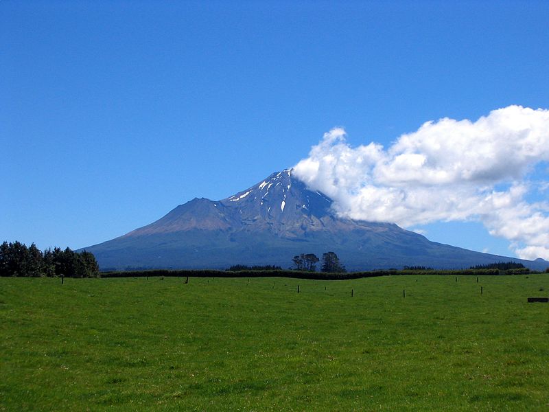 Mt Taranaki with the smaller peak on the left photo: Robin van Mourik