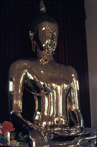 Golden Buddha of Wat Traimit, Bangkok is located in Leo with Scorpio photo: H. Grobe, ccbysa3.0
