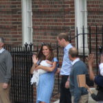 Kate Middleton und Prince George im Buckingham Palace